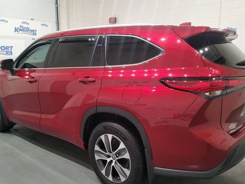 Used 2022 Toyota Highlander XLE image 5