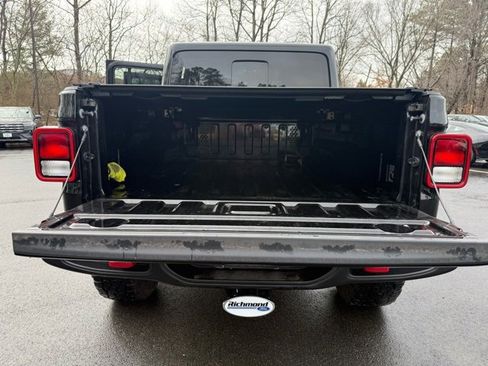 Used 2023 Jeep Gladiator Rubicon w/ Cold Weather Group image 11