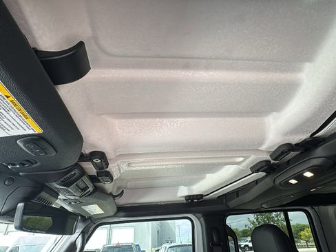 Certified 2025 Jeep Wrangler Unlimited Rubicon w/ Convenience Group image 19