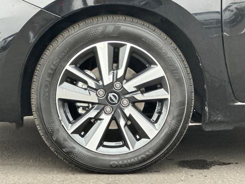 Used 2025 Nissan Versa SV image 25