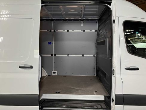 Used 2025 Mercedes-Benz Sprinter 2500 image 12