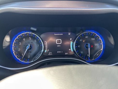 Used 2025 Chrysler Pacifica Select FWD image 20