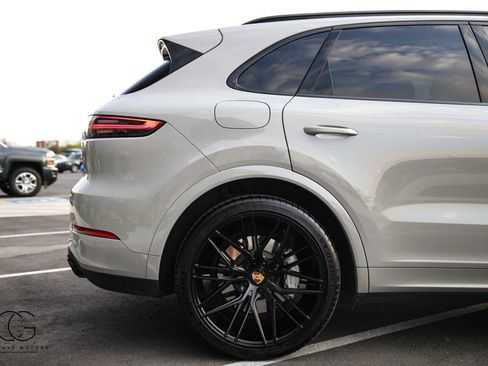 Used 2021 Porsche Cayenne Turbo AWD/4WD image 16