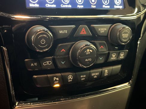 Used 2021 Jeep Grand Cherokee Laredo X image 20