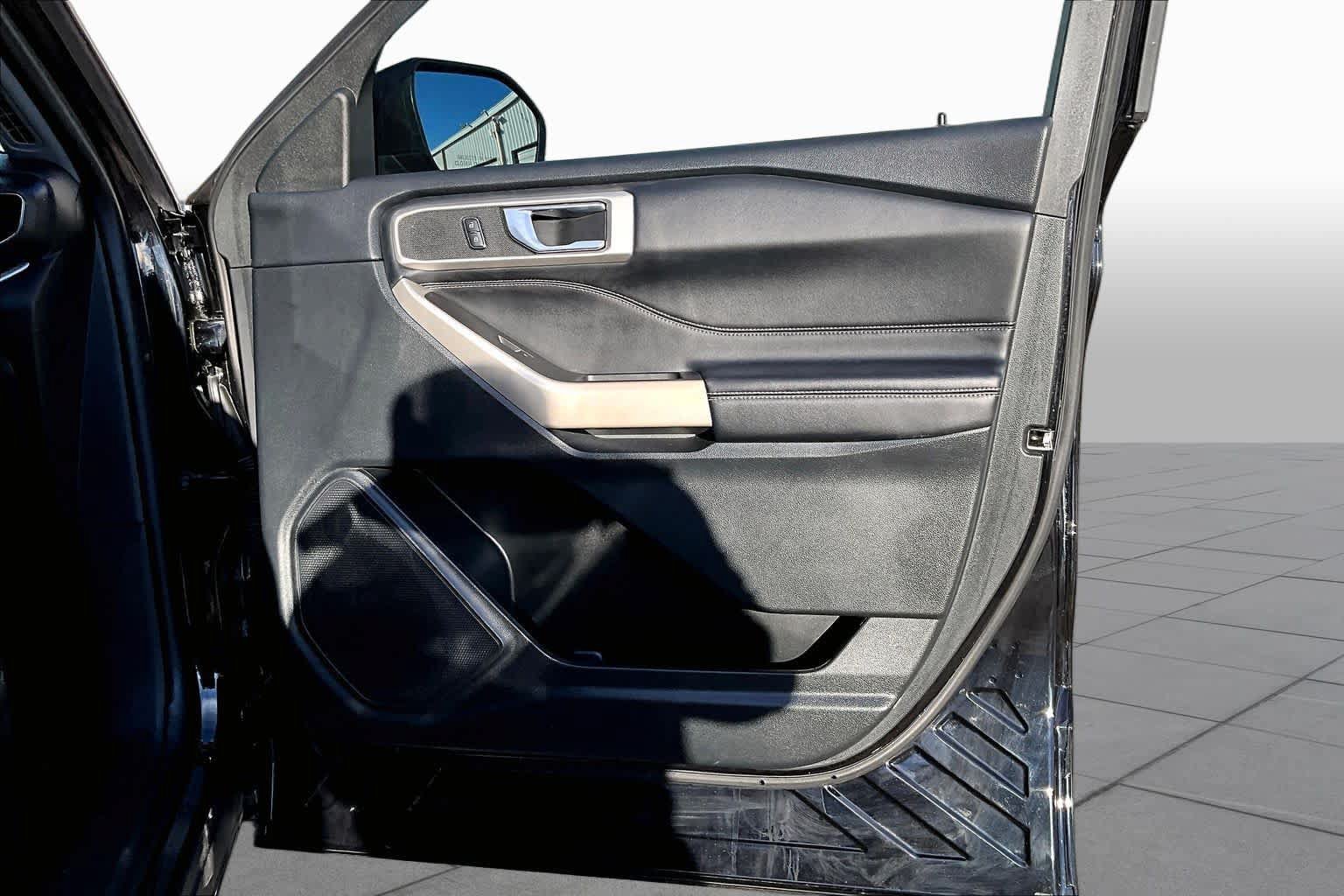 Used 2023 Ford Explorer XLT w/ Equipment Group 202A RWD image 26