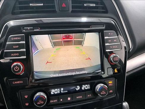Used 2023 Nissan Maxima SL FWD image 14