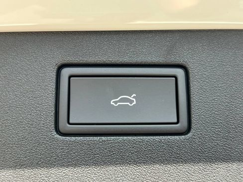 New 2026 Volkswagen Tiguan SE R-Line AWD/4WD image 34