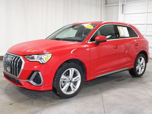Used 2023 Audi Q3 2.0T Premium Plus w/ Premium Plus Package image 4