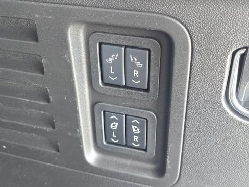 Used 2025 Chevrolet Traverse High Country FWD image 13