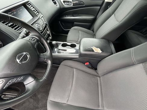 Used 2020 Nissan Pathfinder SV w/ Cargo Package image 10