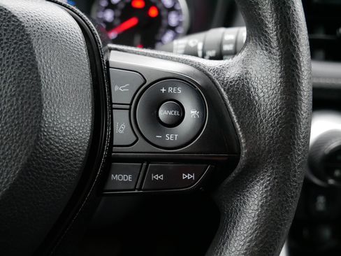 Used 2021 Toyota RAV4 XLE w/ Carpet Mat Package (TMS) image 29