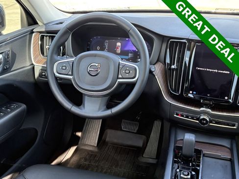 Used 2022 Volvo XC60 B5 Momentum w/ Protection Package Premier image 13