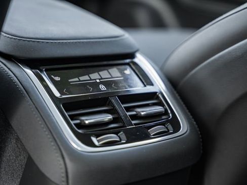 Used 2025 Volvo XC90 B6 Plus image 33