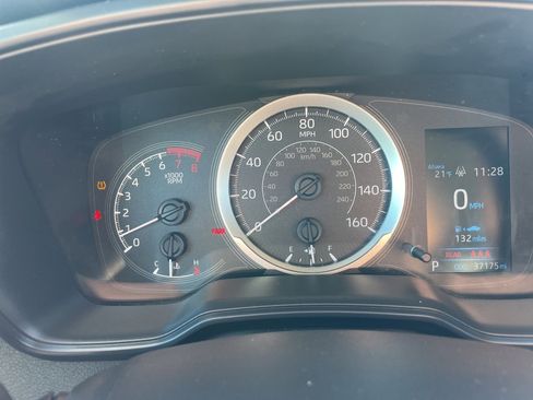 Used 2021 Toyota Corolla LE image 23