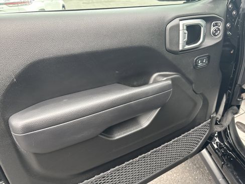 Used 2024 Jeep Gladiator Rubicon w/ Technology Group image 22