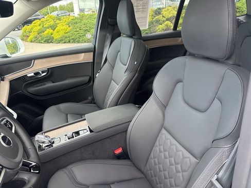 Used 2025 Volvo XC90 B5 Plus AWD/4WD image 18