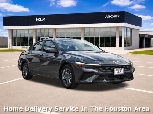 Used 2024 Hyundai Elantra SEL FWD image 1