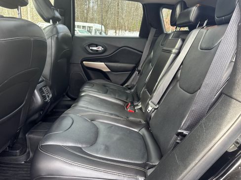 Used 2017 Jeep Cherokee Limited w/ Luxury Group image 11