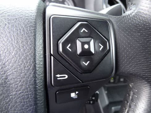 Used 2019 Toyota Tacoma TRD Off-Road w/ Technology Package AWD/4WD image 17