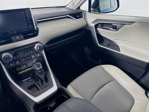 Certified 2021 Toyota RAV4 XLE Premium FWD image 21