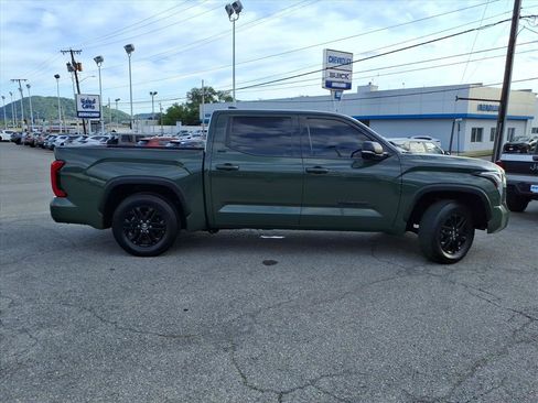 Used 2022 Toyota Tundra SR5 w/ SR5 Premium Package AWD/4WD image 3