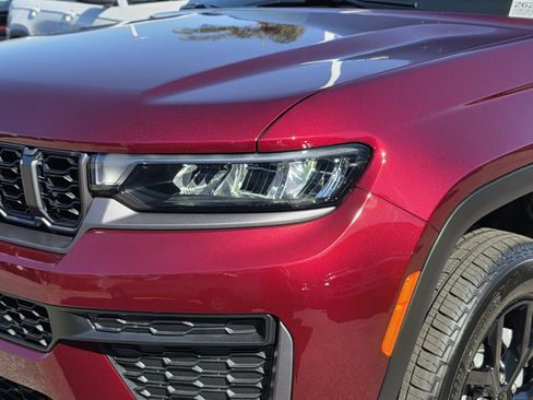 New 2026 Jeep Grand Cherokee Altitude image 8