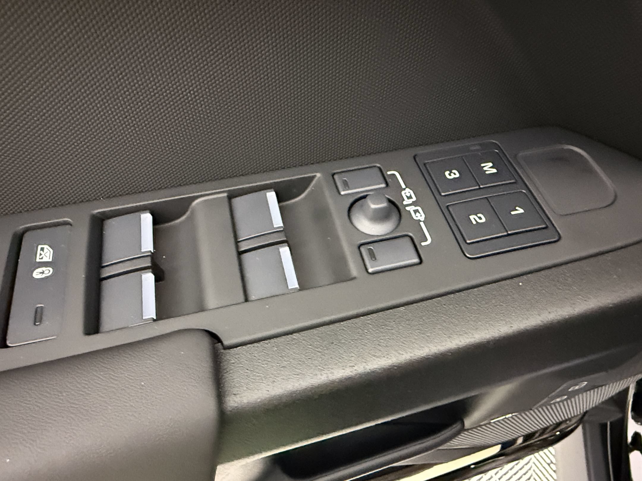 Used 2026 Land Rover Defender 110 OCTA AWD/4WD image 13