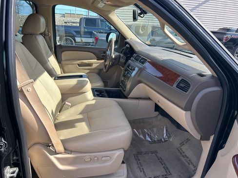 Used 2011 GMC Yukon SLT w/ SLT-2 Equipment Package AWD/4WD image 14