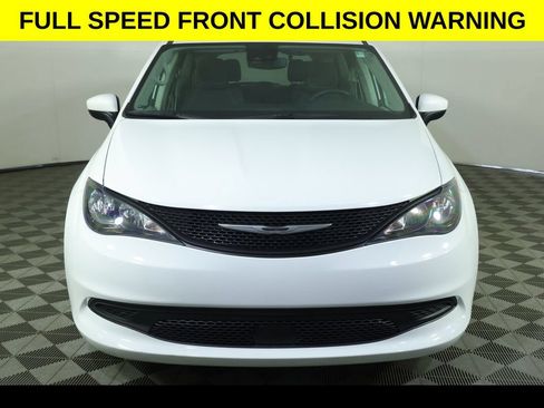Used 2023 Chrysler Voyager LX FWD image 7