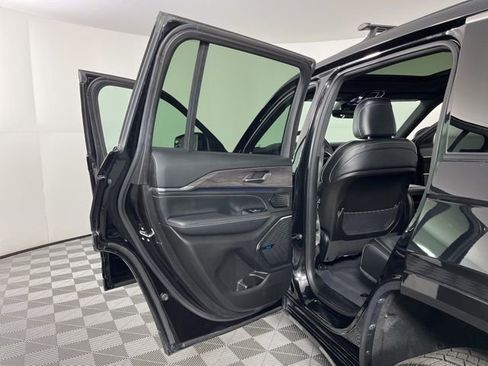 Used 2023 Jeep Grand Cherokee Overland image 46