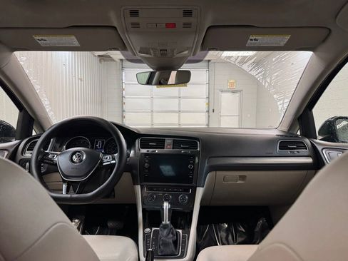 Used 2019 Volkswagen Golf SE FWD image 20