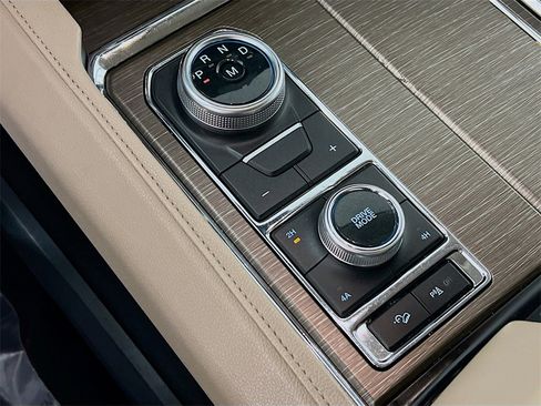 Used 2024 Ford Expedition Max Limited image 16