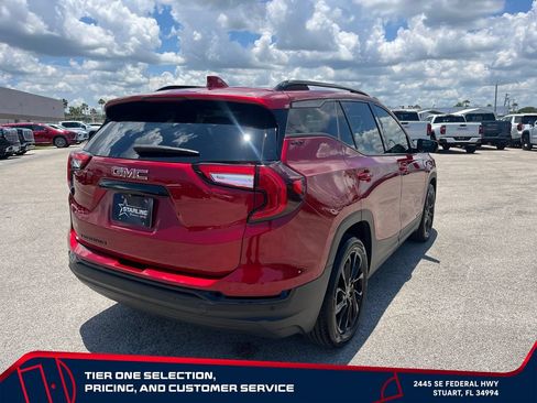 Used 2024 GMC Terrain SLT w/ Tech Package FWD image 5