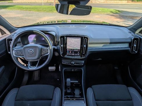 Used 2022 Volvo XC40 P8 Recharge Plus AWD/4WD image 28