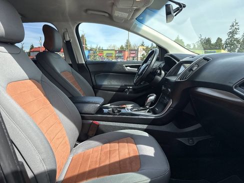 Used 2018 Ford Edge SEL w/ SEL Appearance Package image 15