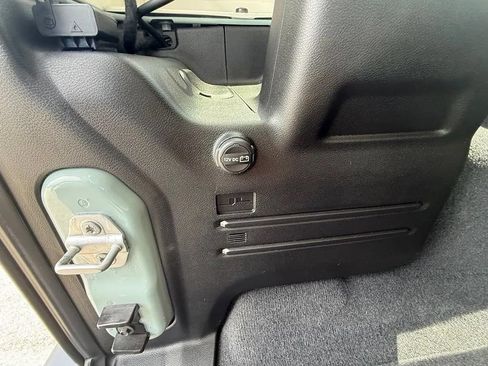 Used 2023 Jeep Wrangler Unlimited Sahara w/ Cold Weather Group AWD/4WD image 33