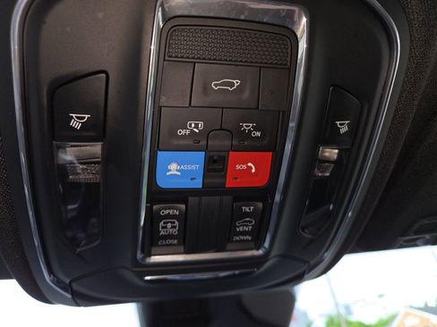 Certified 2024 Jeep Grand Cherokee Altitude AWD/4WD image 19