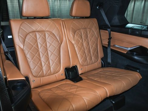 Used 2023 BMW X7 xDrive40i w/ Executive Package image 84