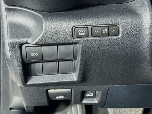 Used 2022 Lexus IS 300 RWD image 11
