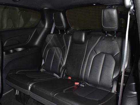 Certified 2025 Chrysler Pacifica Select image 34