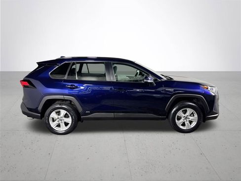 Used 2020 Toyota RAV4 XLE AWD/4WD image 5