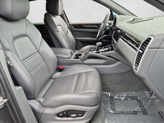 Used 2023 Porsche Cayenne AWD/4WD image 22