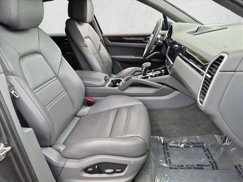 Used 2023 Porsche Cayenne AWD/4WD image 22