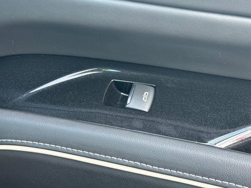 Certified 2024 Cadillac Escalade ESV Premium Luxury Platinum image 23