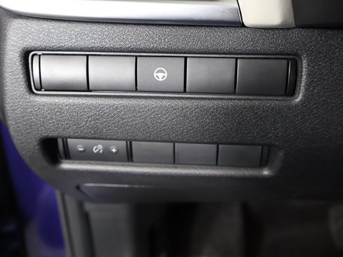 Used 2023 Nissan Rogue SV image 28