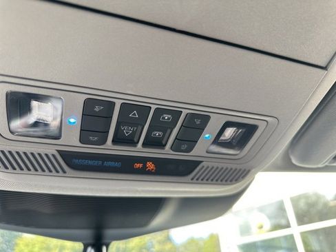 Used 2022 Ford Explorer XLT w/ Equipment Group 202A image 25