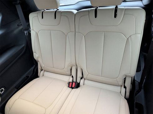 Used 2023 Jeep Grand Cherokee L Limited w/ Luxury Tech Group II image 13