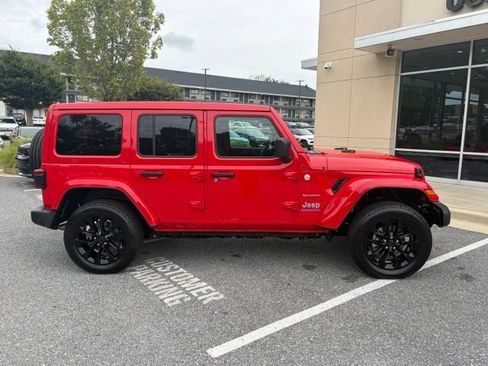 Used 2024 Jeep Wrangler Unlimited Sahara w/ Technology Group AWD/4WD image 9
