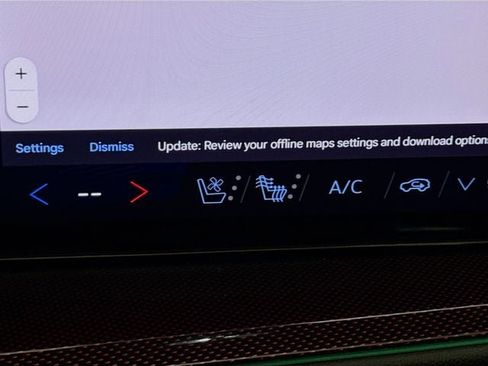 Used 2024 Chevrolet Traverse RS image 24