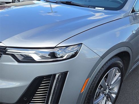 Used 2025 Cadillac XT6 Premium Luxury image 11